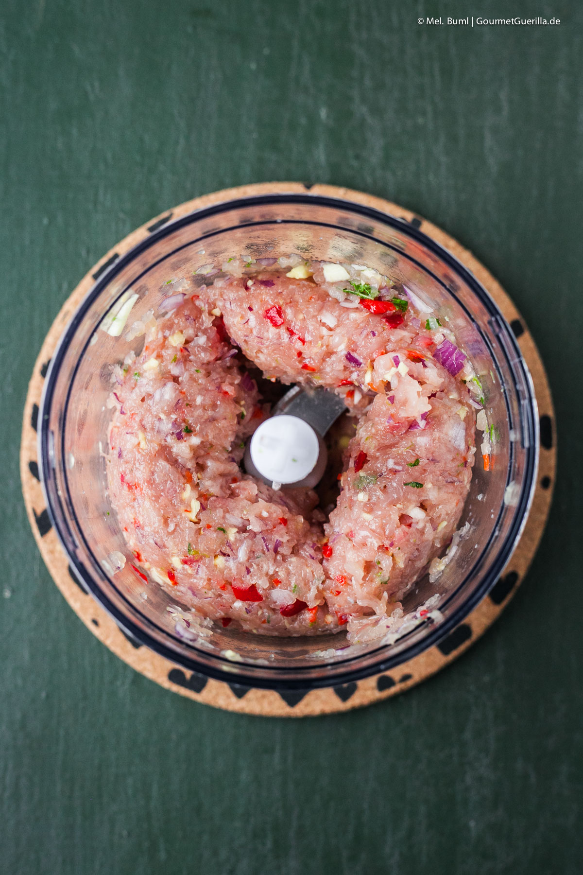Make Minced Meat for yourself Summery rice noodle salad with Asia pesto and poultry chop bait GourmetGuerilla.com
