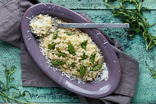 Asparagus risotto from the oven with gr&uuml;nem asparagus and tarragon