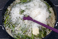 Asparagus risotto from the oven with gr&uuml;nem asparagus and tarragon