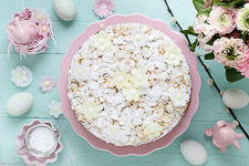Spanish Easter cake with Marmeladenf&uuml;llung
