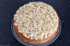 Spanish Easter cake with Marmeladenf&uuml;llung