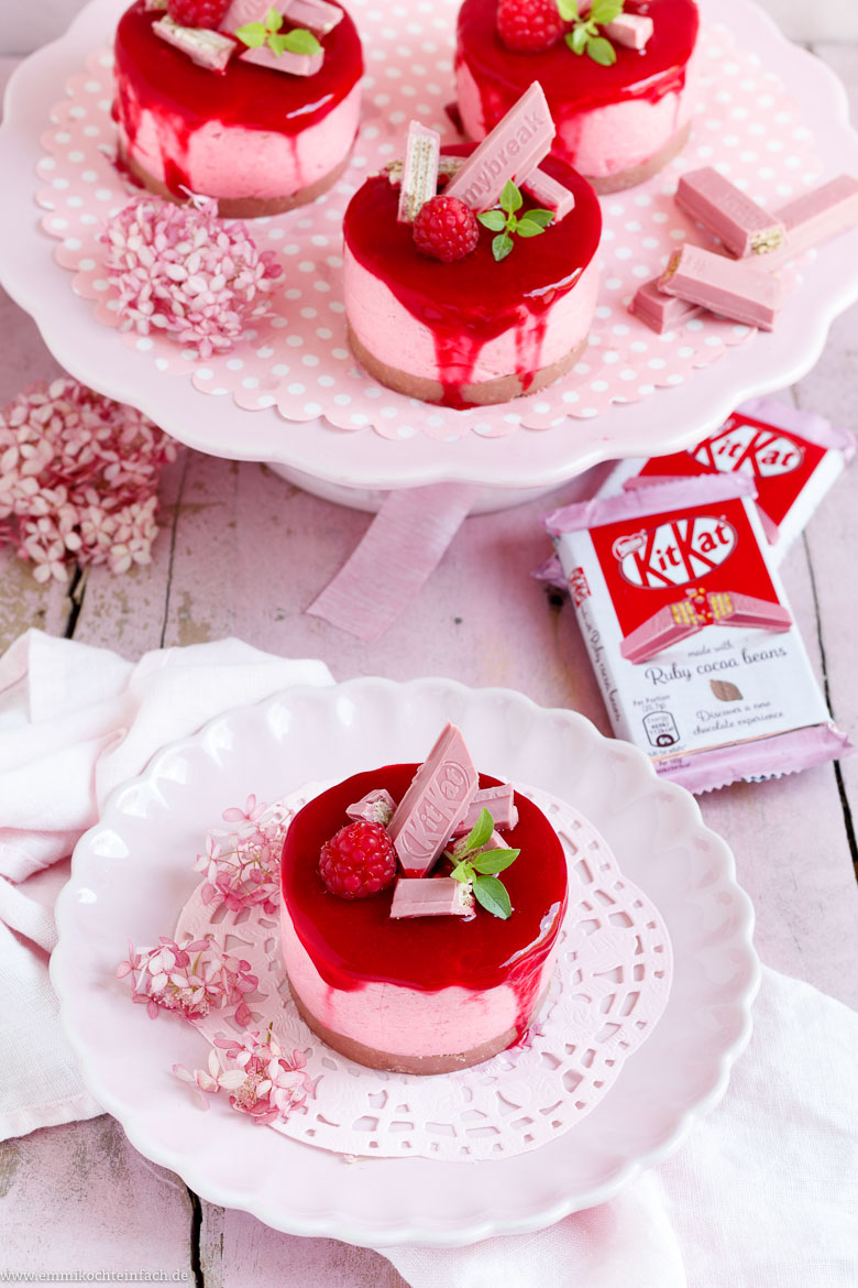 Traumhafte Törtchen mit KitKat Ruby Schokolade - www.emmikochteinfach.de