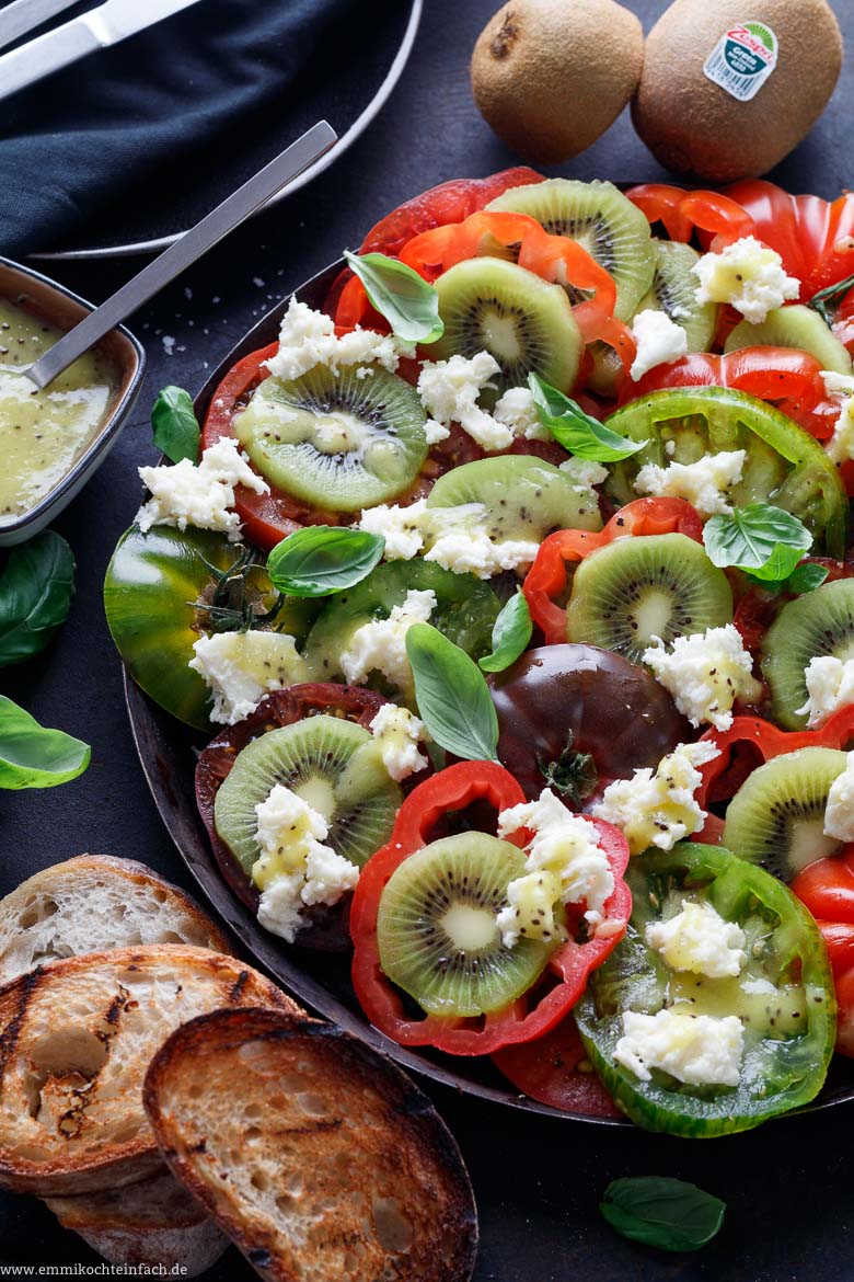 Caprese Salat mit Green Kiwi - www.emmikochteinfach.de