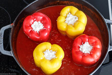 Gef&uuml;filled peppers with Mediterranean