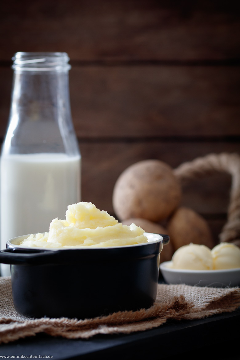 Kartoffelpüree mit Milch und Butter - www.emmikochteinfach.de