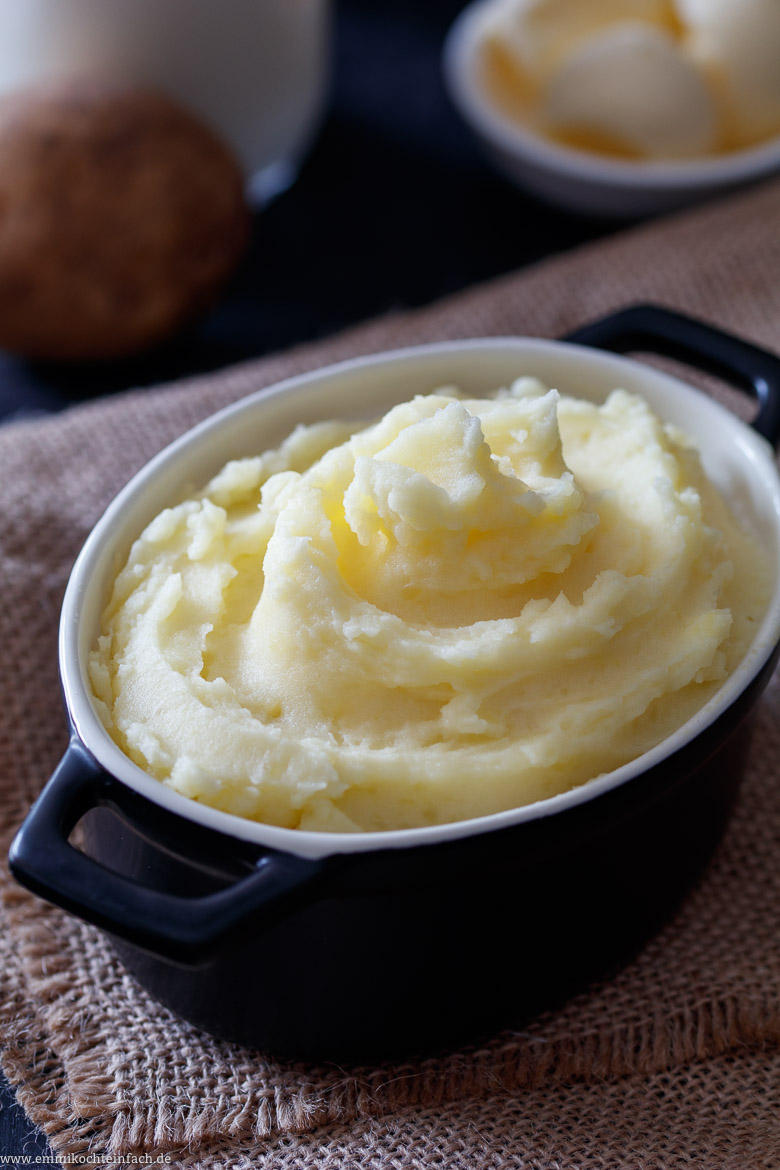 Kartoffelpüree mit Milch und Butter - www.emmikochteinfach.de