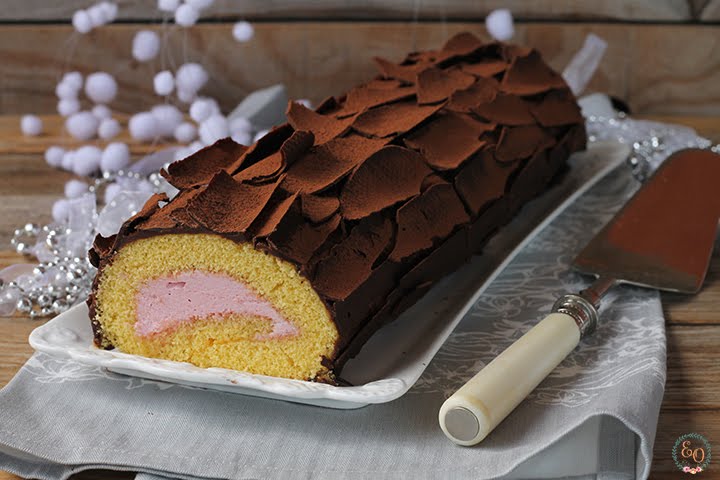 TRUNK WITH RASPBERRY CREAM WITH CRUST