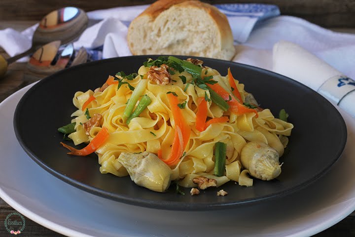 NOODLES WITH NUTS AND ARTICHOKES